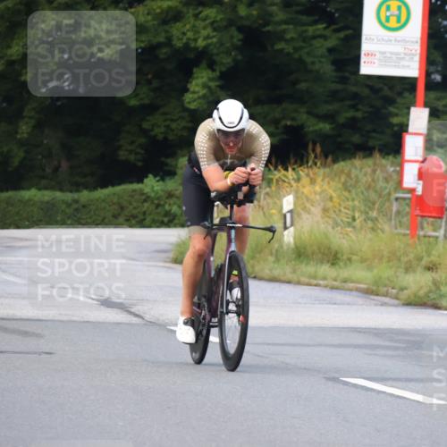 25.08.2024 - Elbe Triathlon Hamburg Fuchs,  Jonas http://msf.ph/oto/6836226 25.08.2024 08:44:14 Radfahren 97 meine-sportfotos.de