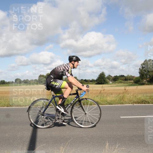 25.08.2024 - Elbe Triathlon Hamburg Fuchs,  Jonas http://msf.ph/oto/6836228 25.08.2024 10:28:45 Radfahren 453, 463, 452, 405, 663 meine-sportfotos.de