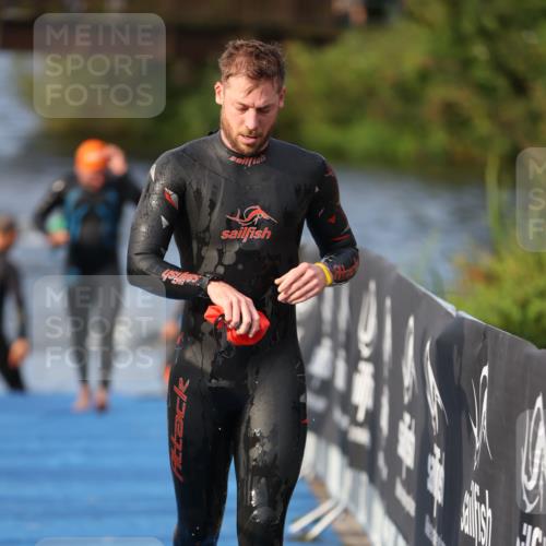25.08.2024 - Elbe Triathlon Hamburg H.Heesch http://msf.ph/oto/6836231 25.08.2024 08:35:42 Schwimmen 59, 72, 74, 87, 98 meine-sportfotos.de