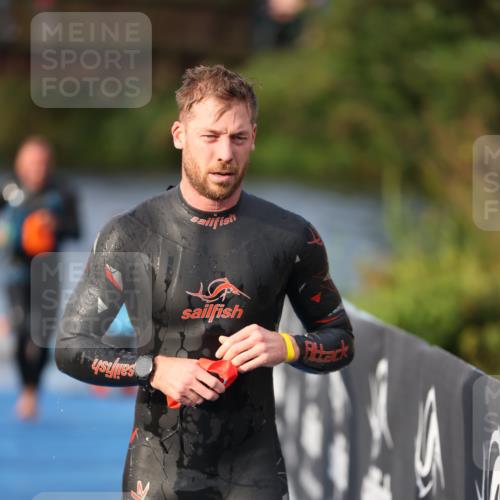 25.08.2024 - Elbe Triathlon Hamburg H.Heesch http://msf.ph/oto/6836241 25.08.2024 08:35:43 Schwimmen 59, 72, 74, 87, 98 meine-sportfotos.de