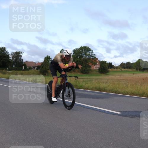 25.08.2024 - Elbe Triathlon Hamburg Fuchs,  Jonas http://msf.ph/oto/6836248 25.08.2024 08:44:15 Radfahren 97 meine-sportfotos.de