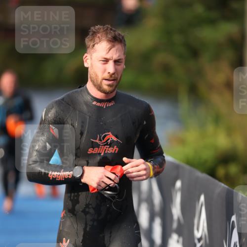 25.08.2024 - Elbe Triathlon Hamburg H.Heesch http://msf.ph/oto/6836249 25.08.2024 08:35:43 Schwimmen 59, 72, 74, 87, 98 meine-sportfotos.de