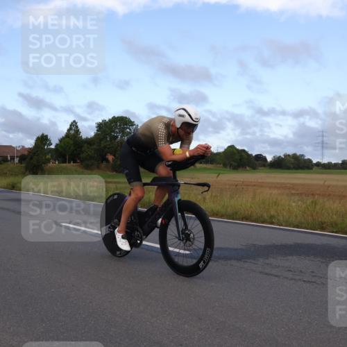 25.08.2024 - Elbe Triathlon Hamburg Fuchs,  Jonas http://msf.ph/oto/6836252 25.08.2024 08:44:15 Radfahren 97 meine-sportfotos.de