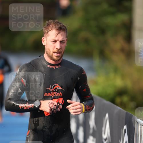 25.08.2024 - Elbe Triathlon Hamburg H.Heesch http://msf.ph/oto/6836256 25.08.2024 08:35:43 Schwimmen 59, 72, 74, 87, 98 meine-sportfotos.de
