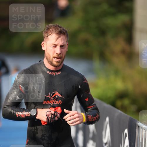 25.08.2024 - Elbe Triathlon Hamburg H.Heesch http://msf.ph/oto/6836257 25.08.2024 08:35:43 Schwimmen 59, 72, 74, 87, 98 meine-sportfotos.de