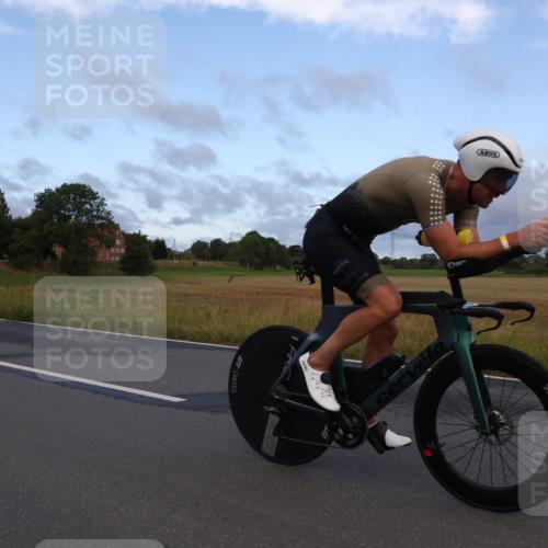 25.08.2024 - Elbe Triathlon Hamburg Fuchs,  Jonas http://msf.ph/oto/6836258 25.08.2024 08:44:16 Radfahren 97 meine-sportfotos.de