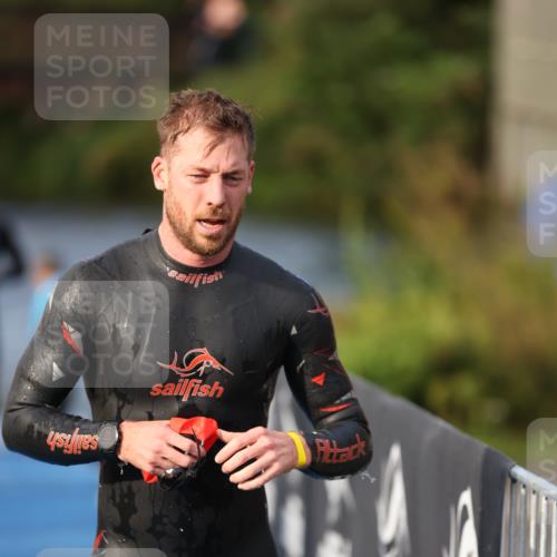 25.08.2024 - Elbe Triathlon Hamburg H.Heesch http://msf.ph/oto/6836261 25.08.2024 08:35:44 Schwimmen 59, 72, 74, 87, 98 meine-sportfotos.de