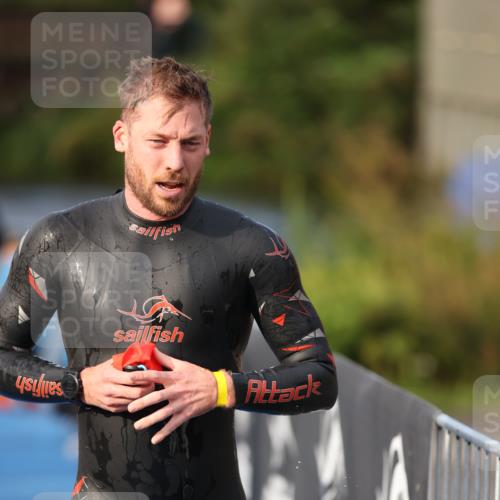 25.08.2024 - Elbe Triathlon Hamburg H.Heesch http://msf.ph/oto/6836279 25.08.2024 08:35:44 Schwimmen 59, 72, 74, 87, 98 meine-sportfotos.de