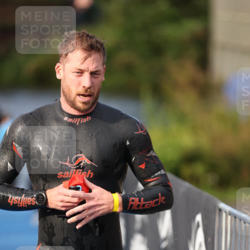 25.08.2024 - Elbe Triathlon Hamburg H.Heesch http://msf.ph/oto/6836284 25.08.2024 08:35:44 Schwimmen 59, 72, 74, 87, 98 meine-sportfotos.de