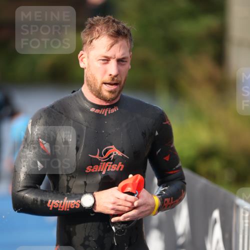 25.08.2024 - Elbe Triathlon Hamburg H.Heesch http://msf.ph/oto/6836298 25.08.2024 08:35:44 Schwimmen 59, 72, 74, 87, 98 meine-sportfotos.de