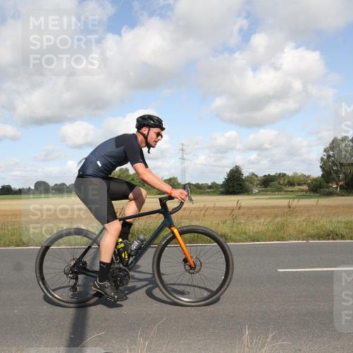 25.08.2024 - Elbe Triathlon Hamburg Fuchs,  Jonas http://msf.ph/oto/6836309 25.08.2024 10:29:48 Radfahren 484, 697, 587, 691, 715, 727, 331 meine-sportfotos.de