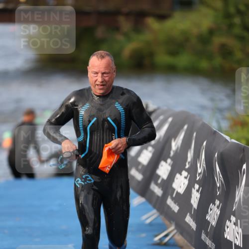 25.08.2024 - Elbe Triathlon Hamburg H.Heesch http://msf.ph/oto/6836311 25.08.2024 08:35:48 Schwimmen 59, 72, 74, 87, 98 meine-sportfotos.de