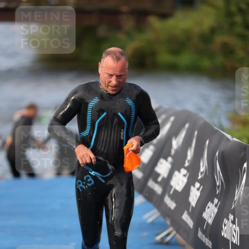 25.08.2024 - Elbe Triathlon Hamburg H.Heesch http://msf.ph/oto/6836332 25.08.2024 08:35:48 Schwimmen 59, 72, 74, 87, 98 meine-sportfotos.de