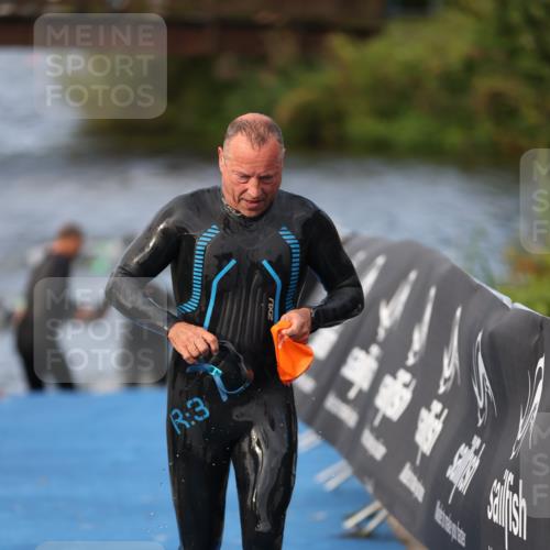 25.08.2024 - Elbe Triathlon Hamburg H.Heesch http://msf.ph/oto/6836336 25.08.2024 08:35:48 Schwimmen 59, 72, 74, 87, 98 meine-sportfotos.de