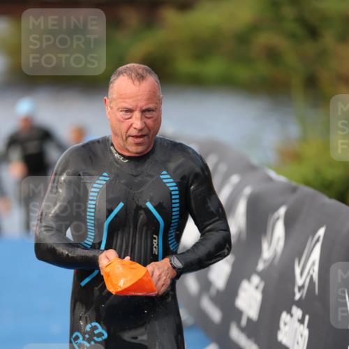 25.08.2024 - Elbe Triathlon Hamburg H.Heesch http://msf.ph/oto/6836341 25.08.2024 08:35:50 Schwimmen 59, 72, 87, 98 meine-sportfotos.de
