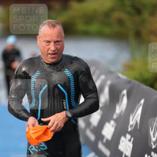 25.08.2024 - Elbe Triathlon Hamburg H.Heesch http://msf.ph/oto/6836361 25.08.2024 08:35:50 Schwimmen 59, 72, 87, 98 meine-sportfotos.de