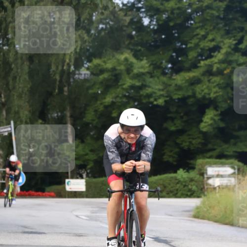 25.08.2024 - Elbe Triathlon Hamburg Fuchs,  Jonas http://msf.ph/oto/6836362 25.08.2024 08:44:34 Radfahren 46, 55, 54 meine-sportfotos.de