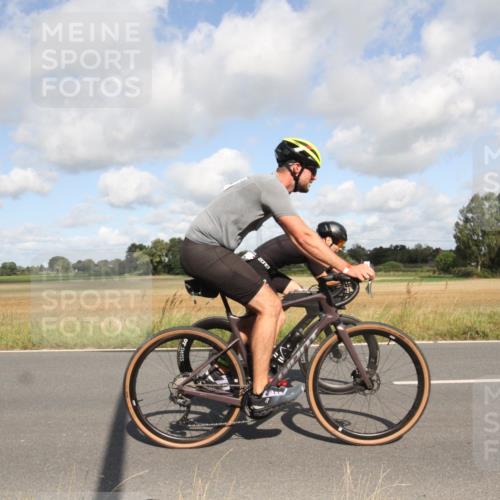 25.08.2024 - Elbe Triathlon Hamburg Fuchs,  Jonas http://msf.ph/oto/6836364 25.08.2024 10:30:11 Radfahren 721, 628, 1845, 680 meine-sportfotos.de