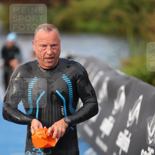 25.08.2024 - Elbe Triathlon Hamburg H.Heesch http://msf.ph/oto/6836368 25.08.2024 08:35:50 Schwimmen 59, 72, 87, 98 meine-sportfotos.de