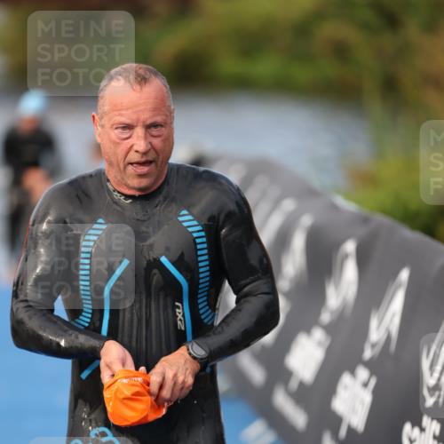 25.08.2024 - Elbe Triathlon Hamburg H.Heesch http://msf.ph/oto/6836373 25.08.2024 08:35:50 Schwimmen 59, 72, 87, 98 meine-sportfotos.de