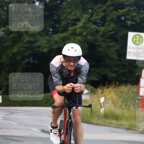25.08.2024 - Elbe Triathlon Hamburg Fuchs,  Jonas http://msf.ph/oto/6836375 25.08.2024 08:44:34 Radfahren 46, 55, 54 meine-sportfotos.de
