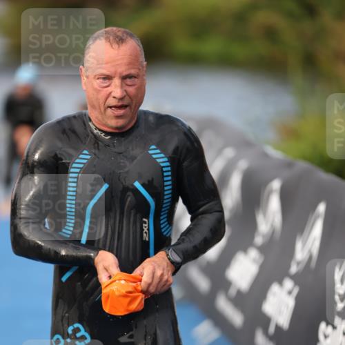25.08.2024 - Elbe Triathlon Hamburg H.Heesch http://msf.ph/oto/6836383 25.08.2024 08:35:50 Schwimmen 59, 72, 87, 98 meine-sportfotos.de