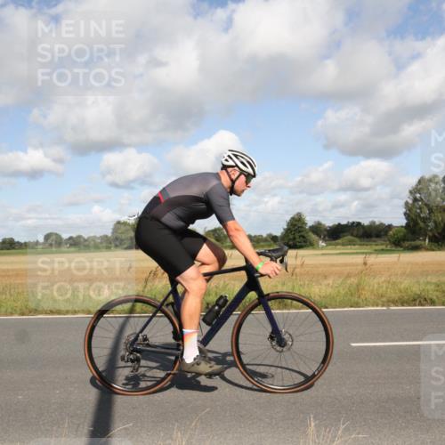 25.08.2024 - Elbe Triathlon Hamburg Fuchs,  Jonas http://msf.ph/oto/6836386 25.08.2024 10:30:34 Radfahren 698, 684, 373 meine-sportfotos.de
