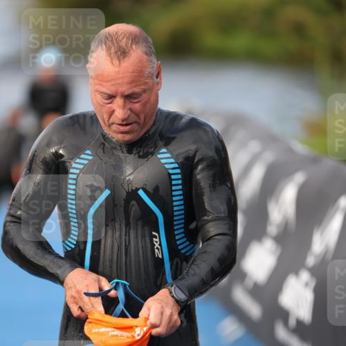 25.08.2024 - Elbe Triathlon Hamburg H.Heesch http://msf.ph/oto/6836395 25.08.2024 08:35:51 Schwimmen 45, 59, 72, 87, 98 meine-sportfotos.de