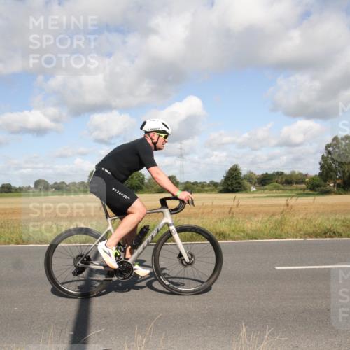 25.08.2024 - Elbe Triathlon Hamburg Fuchs,  Jonas http://msf.ph/oto/6836411 25.08.2024 10:30:52 Radfahren 665, 616, 1600, 719 meine-sportfotos.de