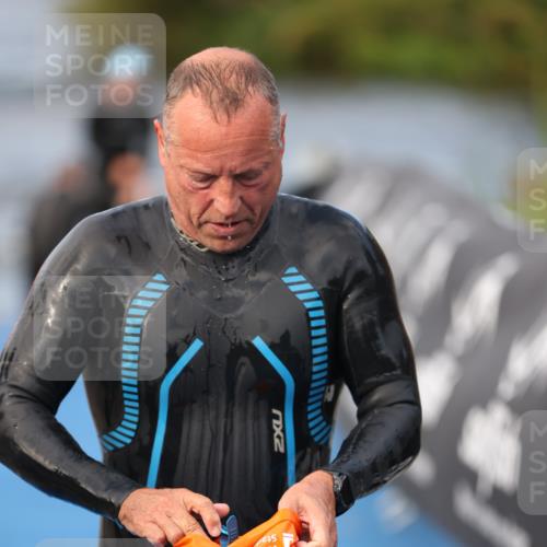 25.08.2024 - Elbe Triathlon Hamburg H.Heesch http://msf.ph/oto/6836417 25.08.2024 08:35:51 Schwimmen 45, 59, 72, 87, 98 meine-sportfotos.de