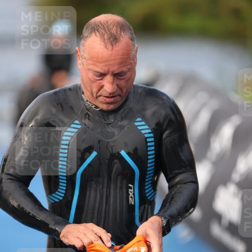 25.08.2024 - Elbe Triathlon Hamburg H.Heesch http://msf.ph/oto/6836422 25.08.2024 08:35:51 Schwimmen 45, 59, 72, 87, 98 meine-sportfotos.de