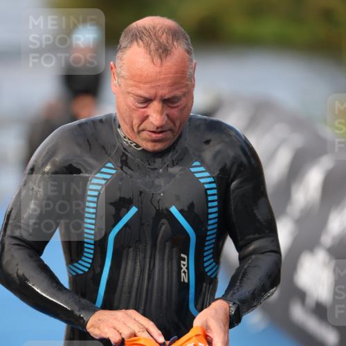 25.08.2024 - Elbe Triathlon Hamburg H.Heesch http://msf.ph/oto/6836424 25.08.2024 08:35:51 Schwimmen 45, 59, 72, 87, 98 meine-sportfotos.de