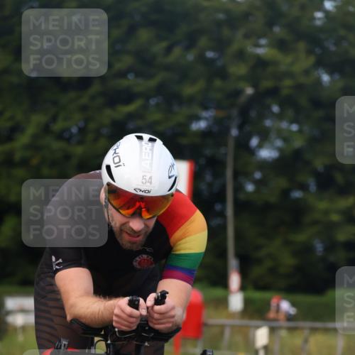 25.08.2024 - Elbe Triathlon Hamburg Fuchs,  Jonas http://msf.ph/oto/6836427 25.08.2024 08:44:40 Radfahren 55, 54, 87 meine-sportfotos.de
