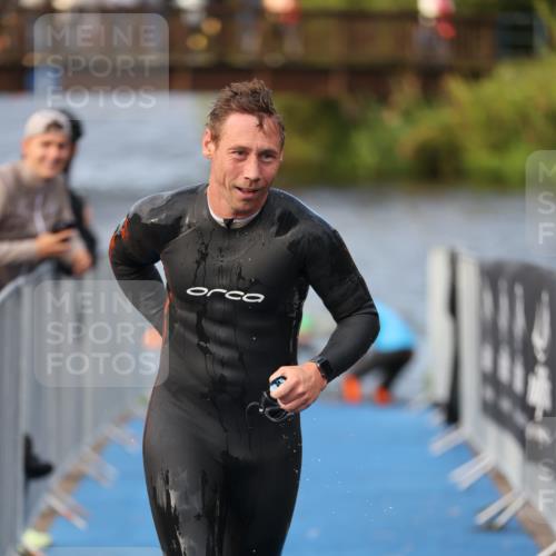 25.08.2024 - Elbe Triathlon Hamburg H.Heesch http://msf.ph/oto/6836449 25.08.2024 08:35:57 Schwimmen 45, 54, 72, 87, 88, 98 meine-sportfotos.de