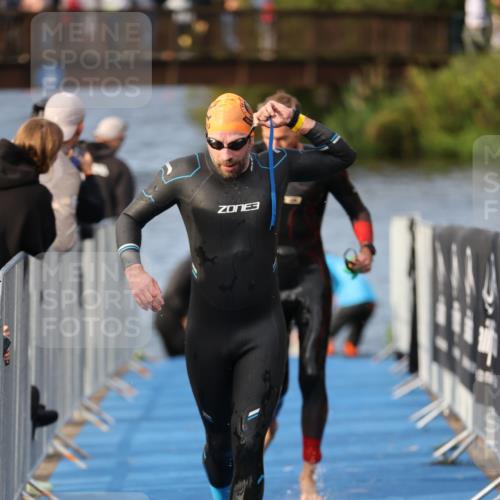 25.08.2024 - Elbe Triathlon Hamburg H.Heesch http://msf.ph/oto/6836520 25.08.2024 08:36:07 Schwimmen 43, 45, 46, 54, 72, 88, 98 meine-sportfotos.de