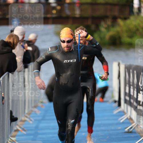 25.08.2024 - Elbe Triathlon Hamburg H.Heesch http://msf.ph/oto/6836524 25.08.2024 08:36:07 Schwimmen 43, 45, 46, 54, 72, 88, 98 meine-sportfotos.de