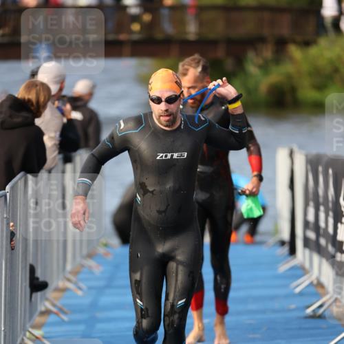 25.08.2024 - Elbe Triathlon Hamburg H.Heesch http://msf.ph/oto/6836532 25.08.2024 08:36:07 Schwimmen 43, 45, 46, 54, 72, 88, 98 meine-sportfotos.de