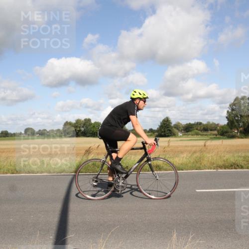 25.08.2024 - Elbe Triathlon Hamburg Fuchs,  Jonas http://msf.ph/oto/6836534 25.08.2024 10:32:37 Radfahren 686, 500, 763, 707, 518, 688, 677, 728 meine-sportfotos.de
