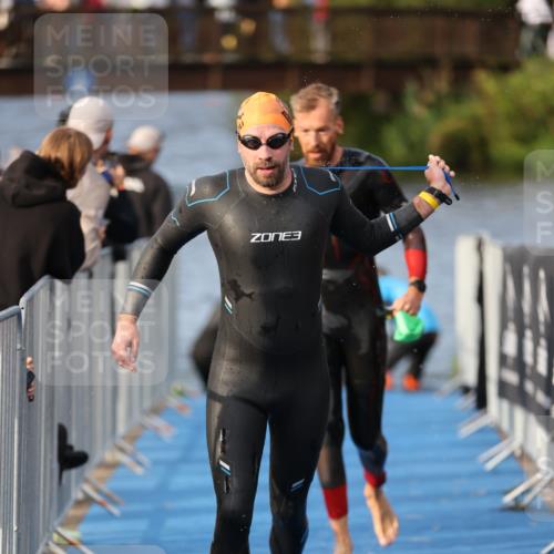 25.08.2024 - Elbe Triathlon Hamburg H.Heesch http://msf.ph/oto/6836545 25.08.2024 08:36:07 Schwimmen 43, 45, 46, 54, 72, 88, 98 meine-sportfotos.de