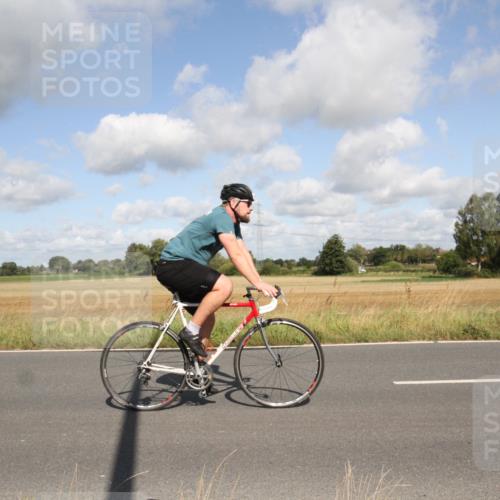 25.08.2024 - Elbe Triathlon Hamburg Fuchs,  Jonas http://msf.ph/oto/6836548 25.08.2024 10:32:42 Radfahren 707, 518, 688, 677, 728, 748, 702, 548 meine-sportfotos.de