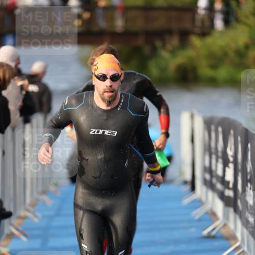 25.08.2024 - Elbe Triathlon Hamburg H.Heesch http://msf.ph/oto/6836555 25.08.2024 08:36:08 Schwimmen 43, 45, 46, 54, 72, 88, 98 meine-sportfotos.de