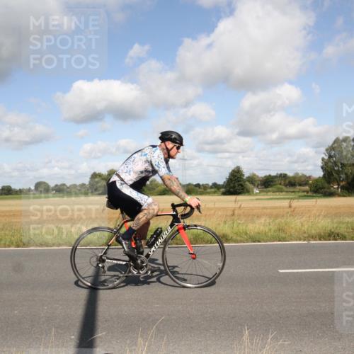 25.08.2024 - Elbe Triathlon Hamburg Fuchs,  Jonas http://msf.ph/oto/6836557 25.08.2024 10:32:44 Radfahren 518, 688, 677, 728, 748, 702, 548 meine-sportfotos.de