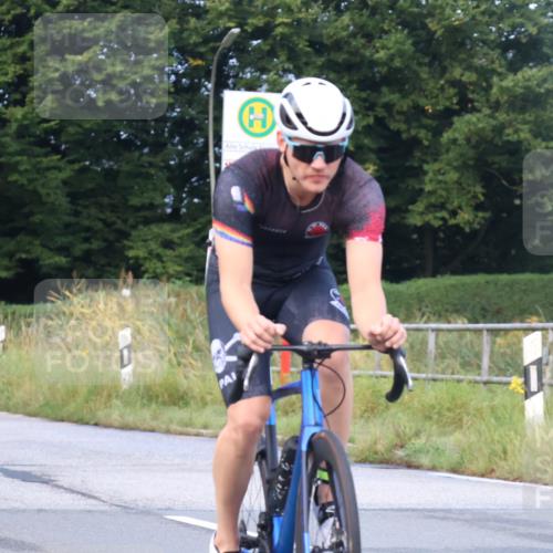 25.08.2024 - Elbe Triathlon Hamburg Fuchs,  Jonas http://msf.ph/oto/6836572 25.08.2024 08:45:23 Radfahren 90, 88 meine-sportfotos.de