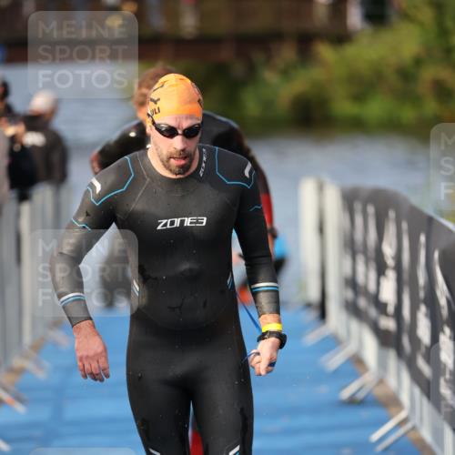 25.08.2024 - Elbe Triathlon Hamburg H.Heesch http://msf.ph/oto/6836586 25.08.2024 08:36:08 Schwimmen 43, 45, 46, 54, 72, 88, 98 meine-sportfotos.de