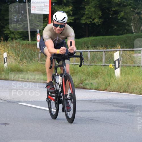 25.08.2024 - Elbe Triathlon Hamburg Fuchs,  Jonas http://msf.ph/oto/6836617 25.08.2024 08:45:29 Radfahren 88, 98 meine-sportfotos.de