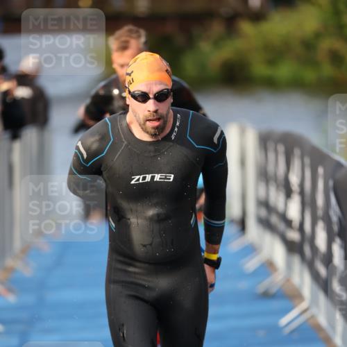 25.08.2024 - Elbe Triathlon Hamburg H.Heesch http://msf.ph/oto/6836619 25.08.2024 08:36:08 Schwimmen 43, 45, 46, 54, 72, 88, 98 meine-sportfotos.de