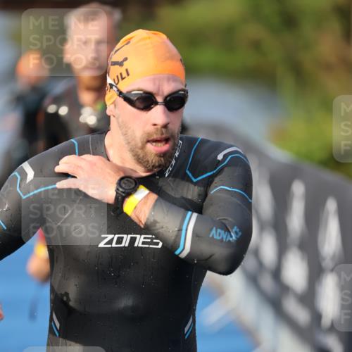 25.08.2024 - Elbe Triathlon Hamburg H.Heesch http://msf.ph/oto/6836630 25.08.2024 08:36:10 Schwimmen 43, 45, 46, 54, 72, 88, 98 meine-sportfotos.de
