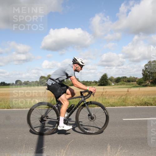 25.08.2024 - Elbe Triathlon Hamburg Fuchs,  Jonas http://msf.ph/oto/6836631 25.08.2024 10:33:37 Radfahren 552, 594, 717, 563, 505 meine-sportfotos.de