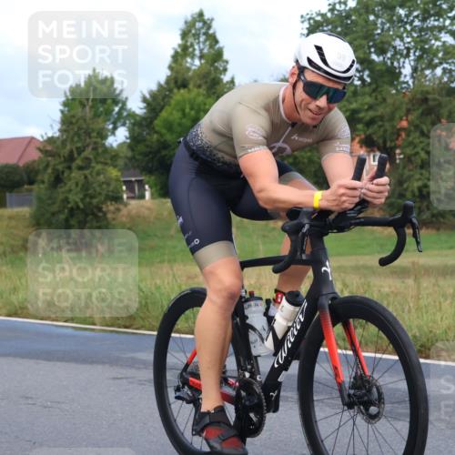 25.08.2024 - Elbe Triathlon Hamburg Fuchs,  Jonas http://msf.ph/oto/6836644 25.08.2024 08:45:30 Radfahren 98 meine-sportfotos.de