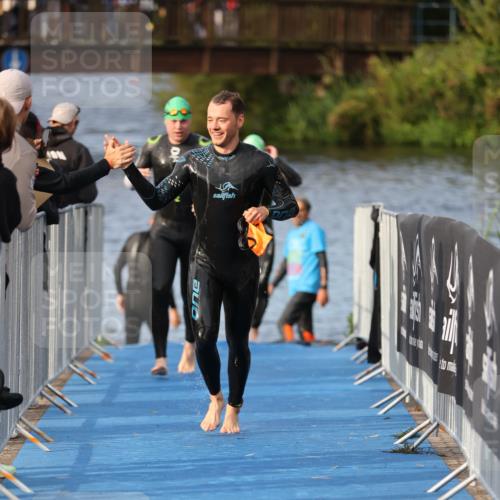 25.08.2024 - Elbe Triathlon Hamburg H.Heesch http://msf.ph/oto/6836702 25.08.2024 08:36:13 Schwimmen 43, 45, 46, 54, 72, 88, 98 meine-sportfotos.de